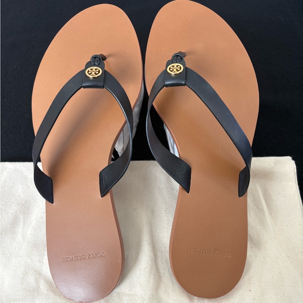 Tory Burch Black & Tan Sandals with Sleek Leather Thong Straps; Size 8 - Picture 3 of 6